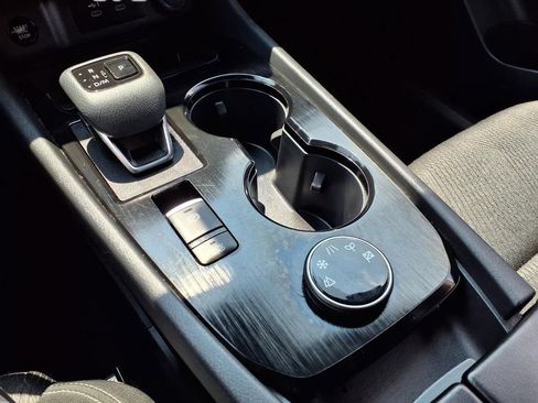 Used 2024 Nissan Rogue SV AWD/4WD image 10