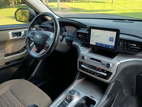 Used 2020 Ford Explorer XLT RWD image 13