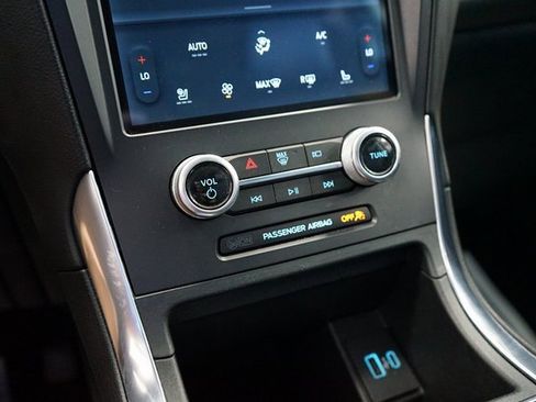 Used 2022 Ford Edge Titanium image 36