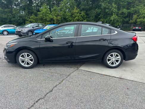 Used 2018 Chevrolet Cruze LT w/ Convenience Package FWD image 8