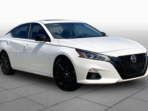 Used 2022 Nissan Altima 2.5 SR w/ Midnight Edition Package FWD image 3