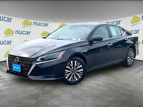 Used 2023 Nissan Altima 2.5 SV AWD/4WD image 3