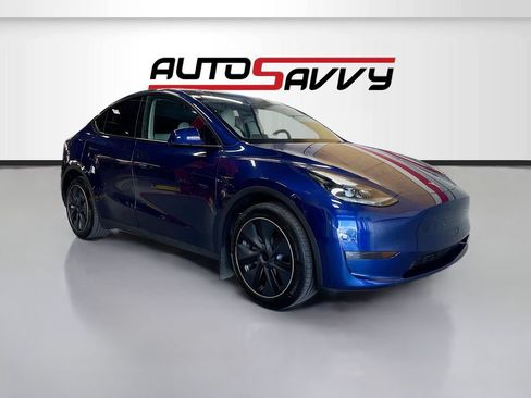 Used 2024 Tesla Model Y Long Range AWD/4WD image 1