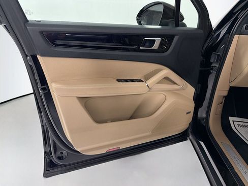 Certified 2019 Porsche Cayenne AWD/4WD image 11