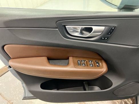Used 2023 Volvo XC60 B5 Plus FWD image 21