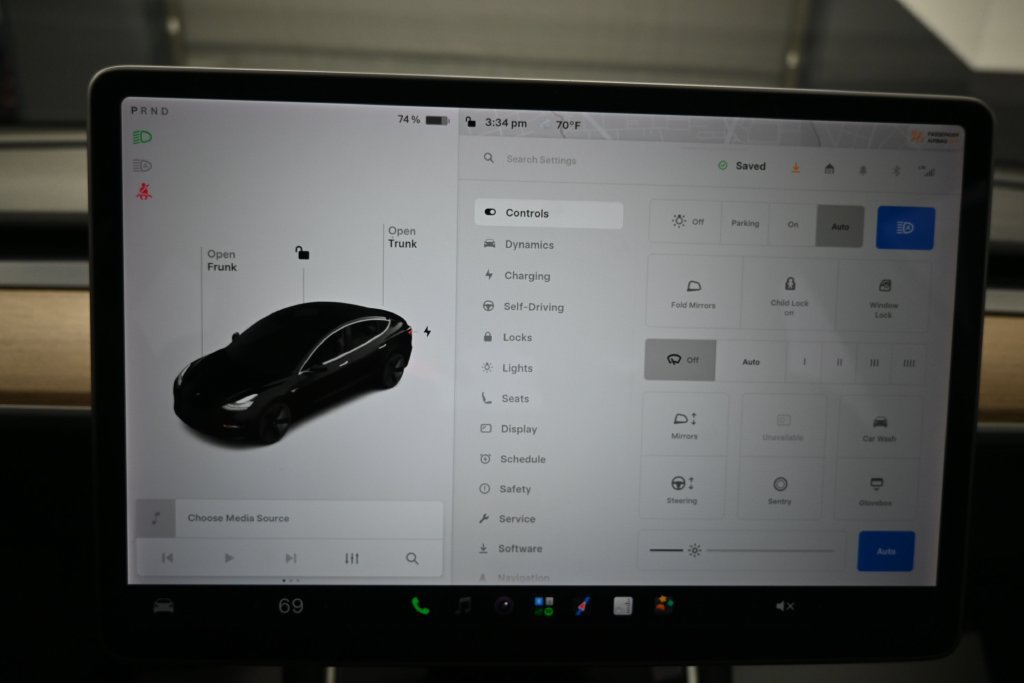 Used 2018 Tesla Model 3 Mid Range RWD image 10