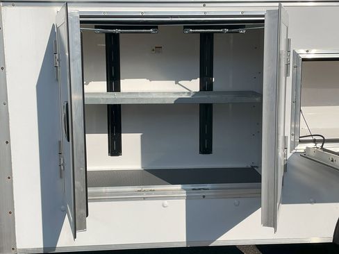 Used 2022 Chevrolet Express 3500 CUTWAY w/ Power Convenience Package image 9