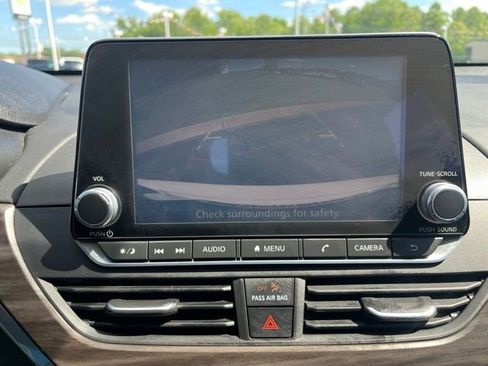 Used 2025 Nissan Altima 2.5 SV FWD image 30