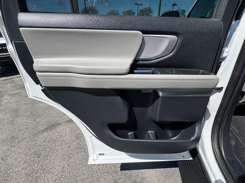 Used 2025 Ford Expedition Active image 22