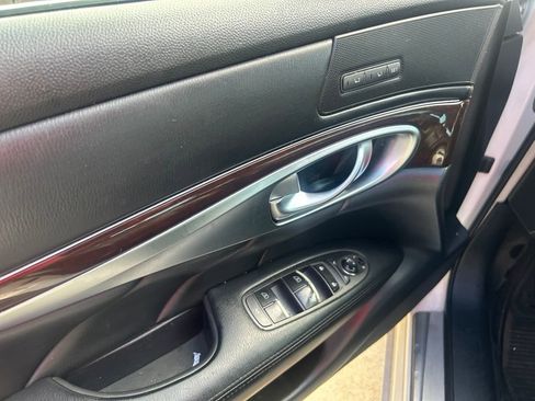 Used 2015 INFINITI Q70 3.7 AWD/4WD image 10