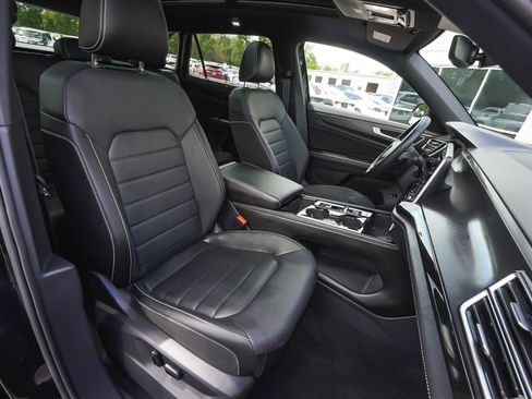 Used 2025 Volkswagen Atlas Cross Sport SEL AWD/4WD image 41
