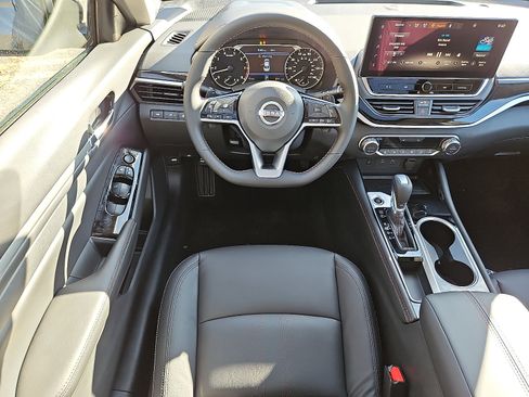 New 2025 Nissan Altima 2.5 SR image 9