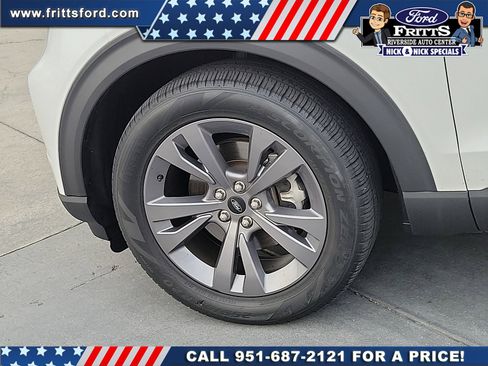 Certified 2022 Ford Explorer XLT w/ Equipment Group 202A image 18