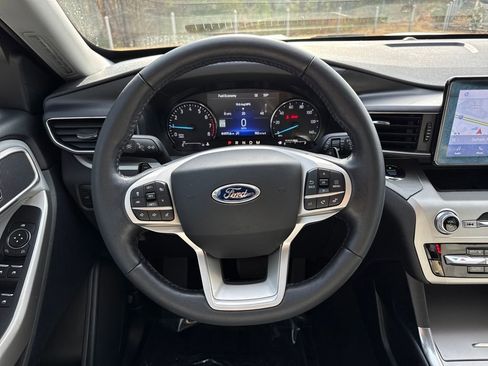 Used 2021 Ford Explorer XLT w/ Equipment Group 202A image 18