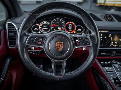 Used 2022 Porsche Cayenne Platinum Edition AWD/4WD image 27