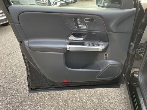 Certified 2022 Mercedes-Benz GLB 250 4MATIC image 16