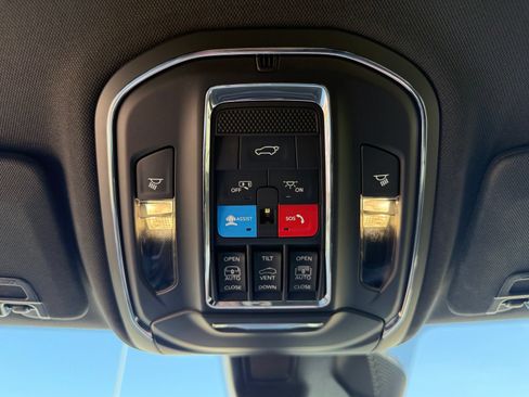 Used 2024 Jeep Grand Cherokee Limited w/ Luxury Tech Group II AWD/4WD image 21