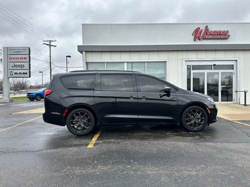 Used 2021 Chrysler Pacifica Touring w/ S Appearance Package FWD image 6