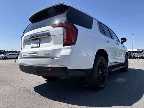 Used 2023 GMC Yukon SLT AWD/4WD image 10