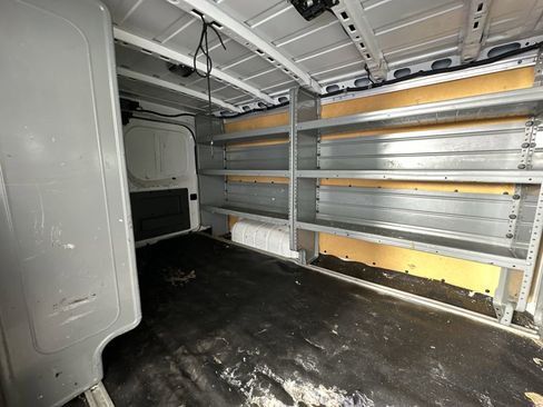 Used 2020 Nissan NV 2500 SV image 27