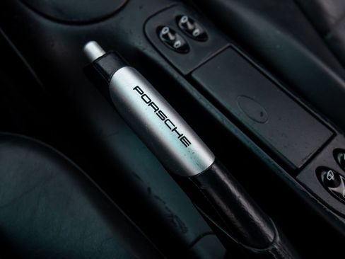 Used 2000 Porsche 911 Carrera 4 image 17