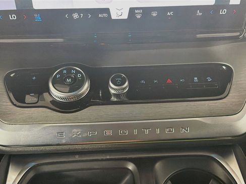 Used 2025 Ford Expedition Platinum AWD/4WD image 25