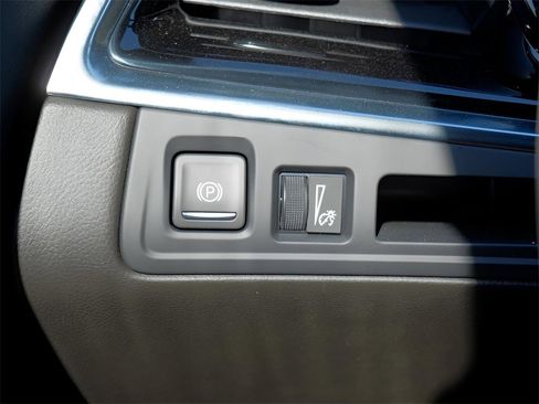 New 2025 Cadillac XT6 Luxury image 18