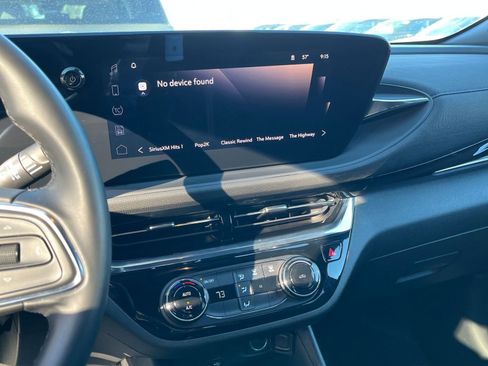 Used 2025 Buick Envista Sport Touring image 21