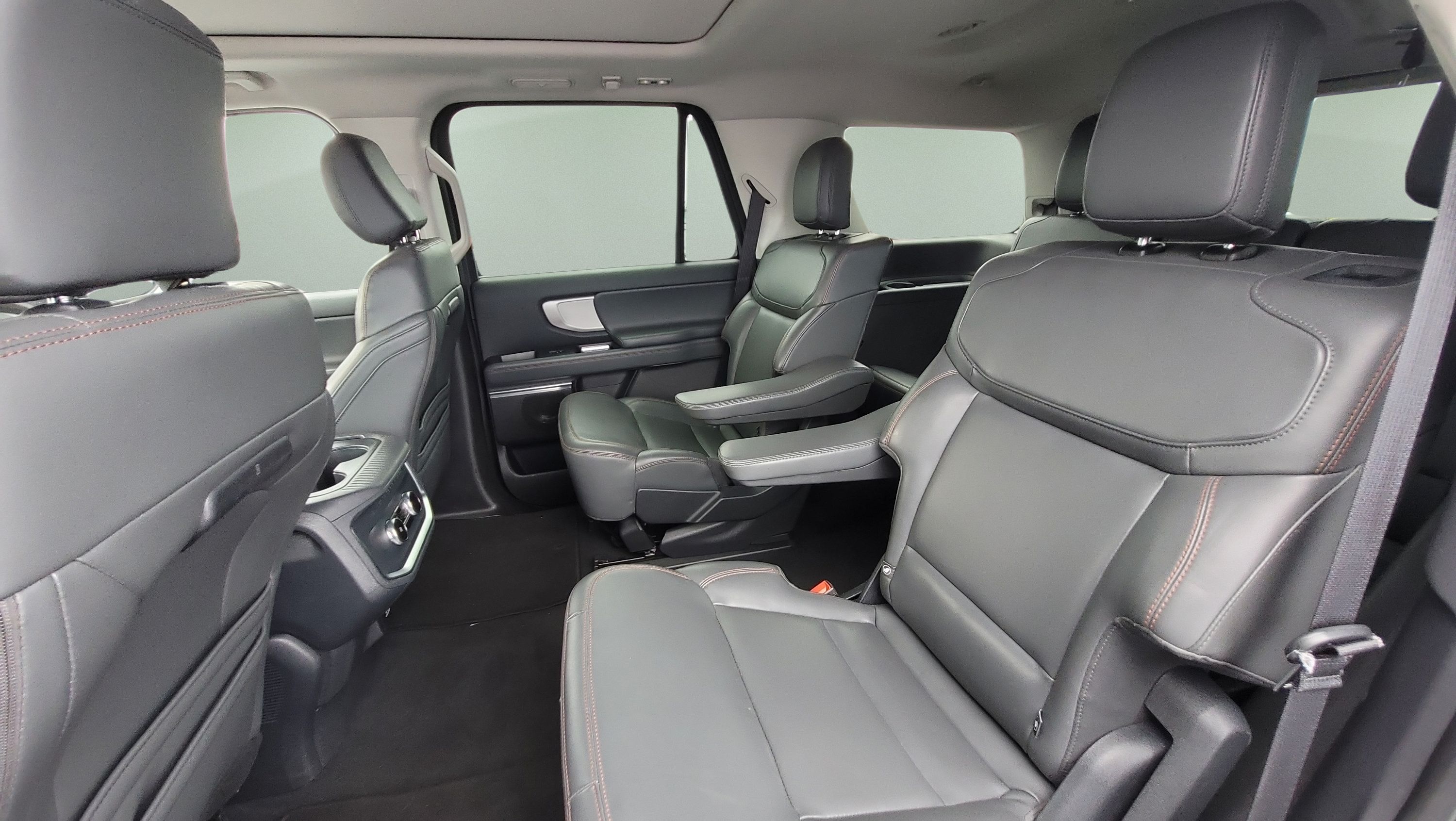Certified 2025 Ford Expedition Active AWD/4WD image 18