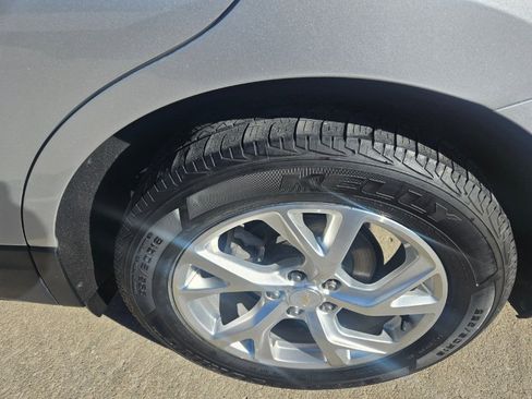 Used 2019 Chevrolet Equinox LT FWD image 11