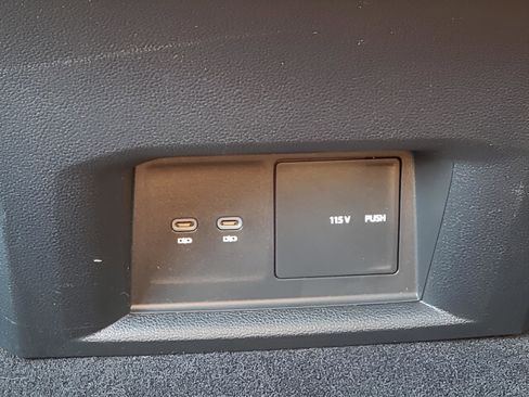 Used 2022 Volkswagen Atlas Cross Sport SE w/ Panoramic Sunroof Package image 11