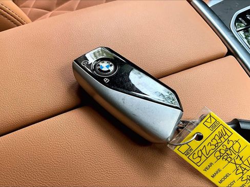 Used 2025 BMW X7 xDrive40i AWD/4WD image 14