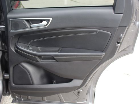 Used 2022 Ford Edge Titanium AWD/4WD image 22