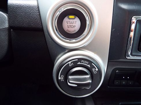 Used 2021 Nissan Titan SV w/ SV Convenience Package AWD/4WD image 14