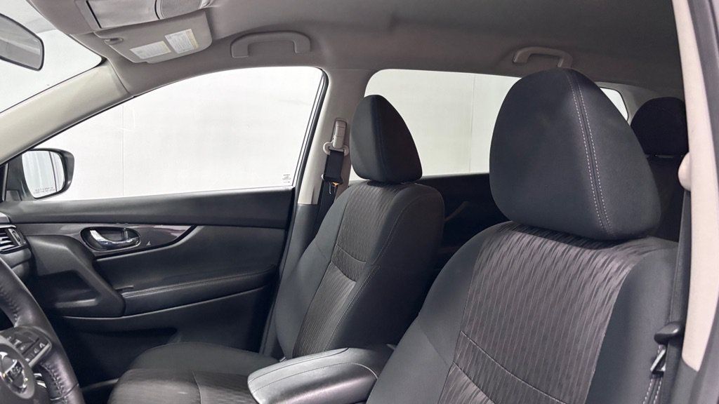 Used 2018 Nissan Rogue SV AWD/4WD image 12