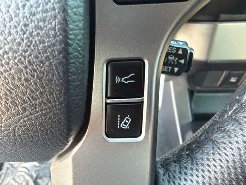 Used 2020 Toyota Tacoma SR5 RWD image 24