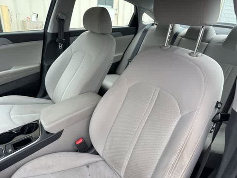 Used 2018 Hyundai Sonata SE FWD image 4
