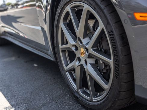 Used 2025 Porsche Panamera image 20
