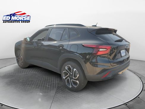 Used 2025 Chevrolet Trax RS FWD image 3