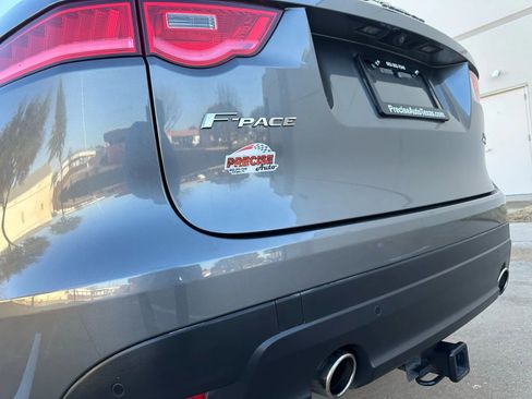 Used 2017 Jaguar F-PACE R-Sport image 11