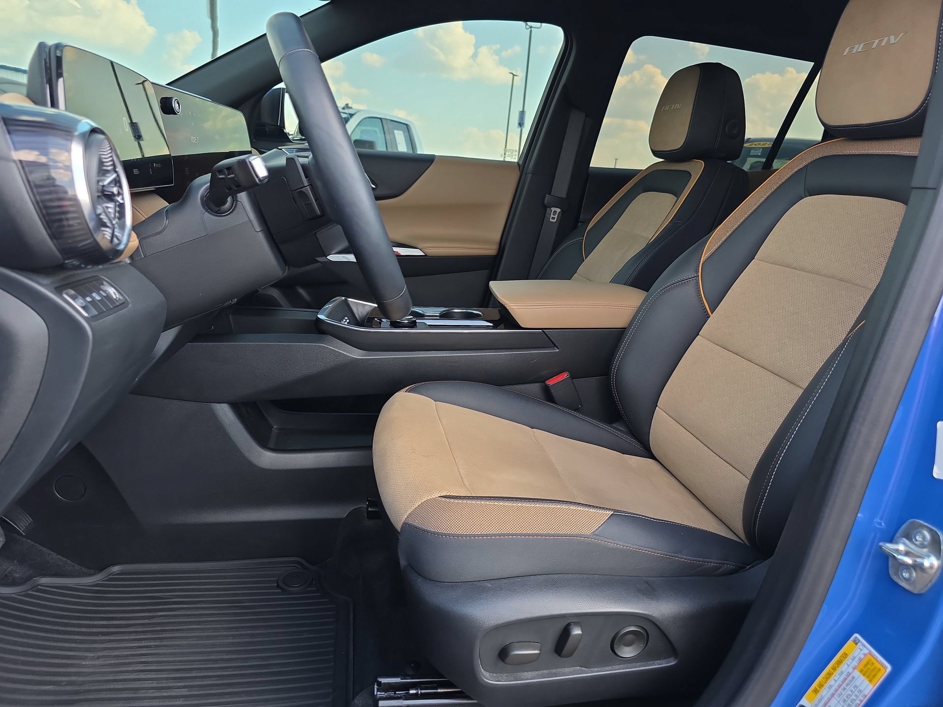 Used 2025 Chevrolet Equinox ACTIV w/ Safety and Technology Package AWD/4WD image 10
