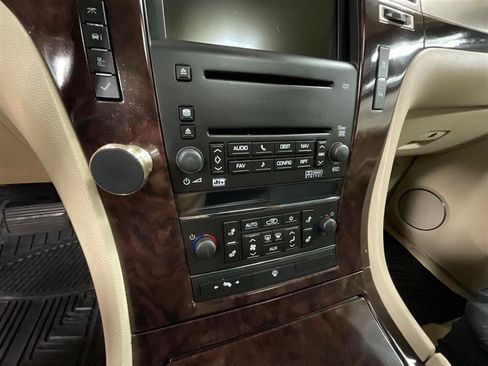 Used 2007 Cadillac Escalade AWD w/ Information Package image 17