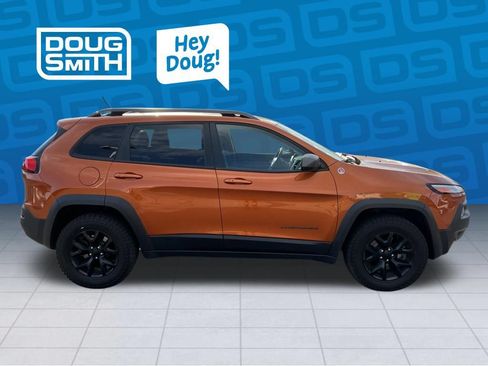 Used 2015 Jeep Cherokee Trailhawk w/ Comfort/Convenience Group AWD/4WD image 6