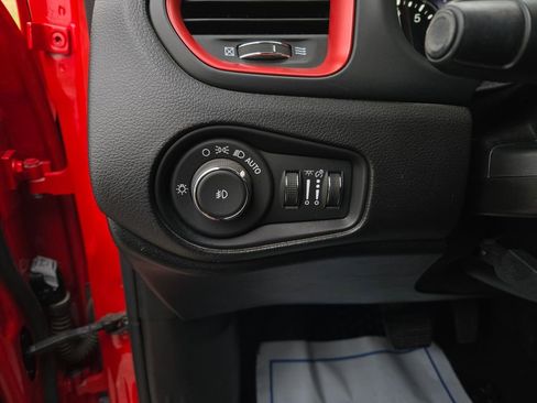 Used 2020 Jeep Renegade Trailhawk w/ Cold Weather Group image 15