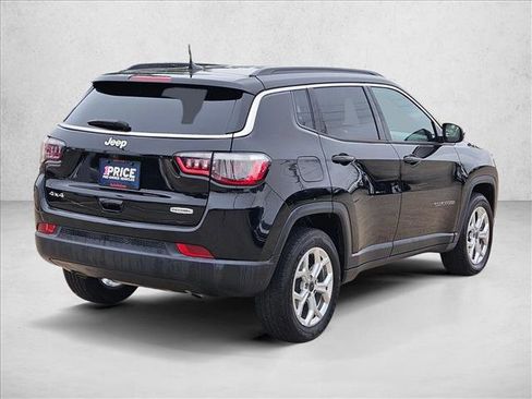 Used 2025 Jeep Compass Latitude AWD/4WD image 5