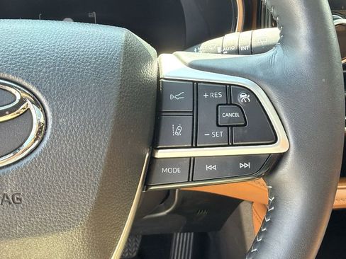Used 2025 Toyota Highlander Platinum AWD/4WD image 8