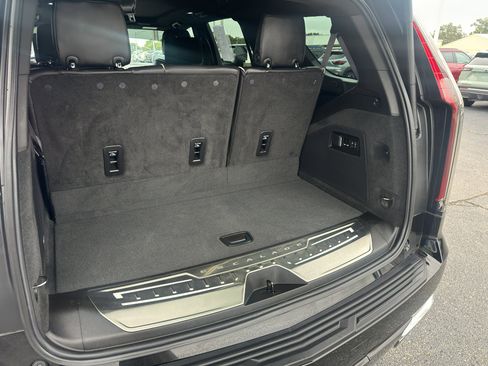 Used 2021 Cadillac Escalade Premium Luxury image 12