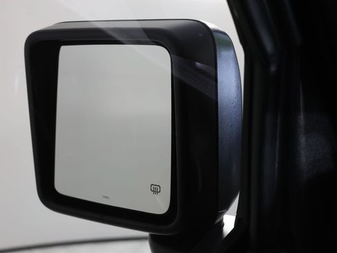 Used 2023 Jeep Gladiator Rubicon w/ LED Lighting Group AWD/4WD image 18