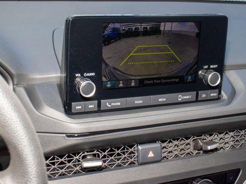 Certified 2025 Honda Accord SE image 32
