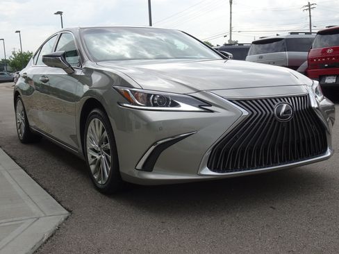 Used 2020 Lexus ES 350 w/ Accessory Package FWD image 6